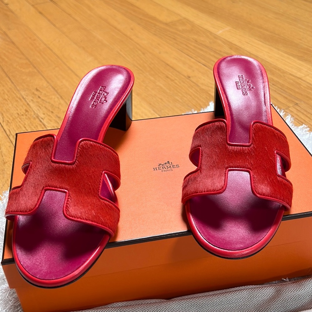 Hermes brand new. Size 8.Orange red color.Marine red skin rouge. Firm price.